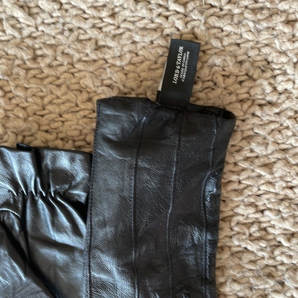 Lord and Taylor black leather gloves. Size 6. - Picture 3 of 3